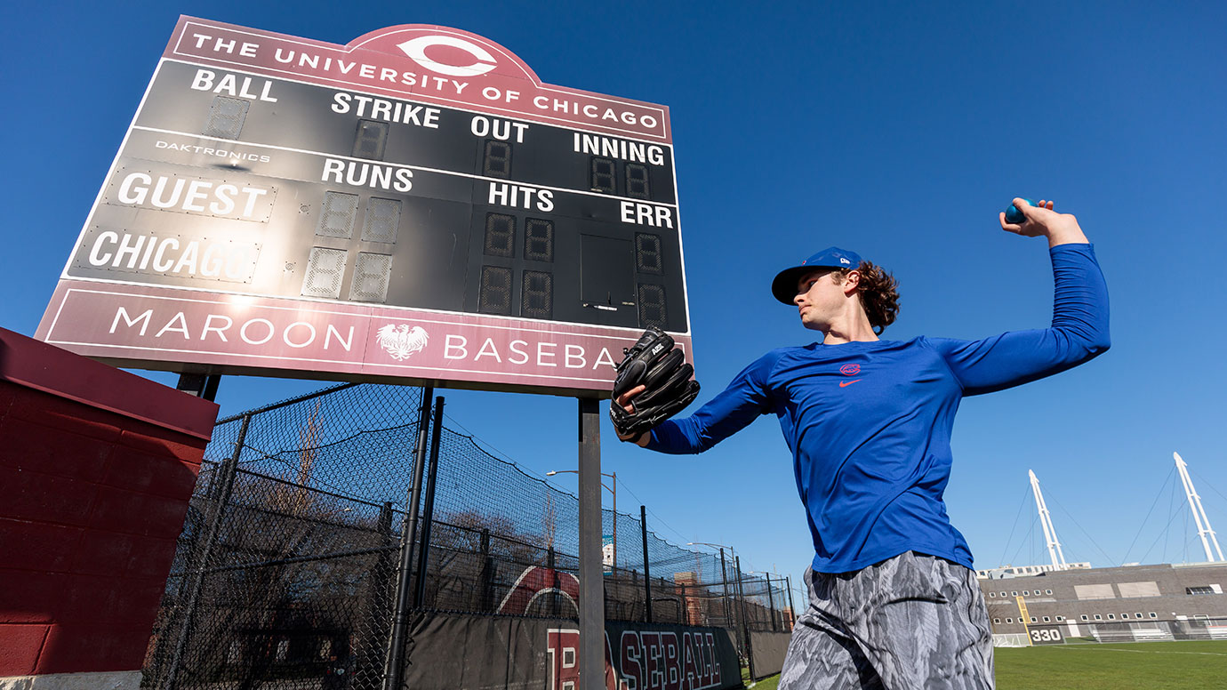 Former Cubs pitcher funds UIC scholarship