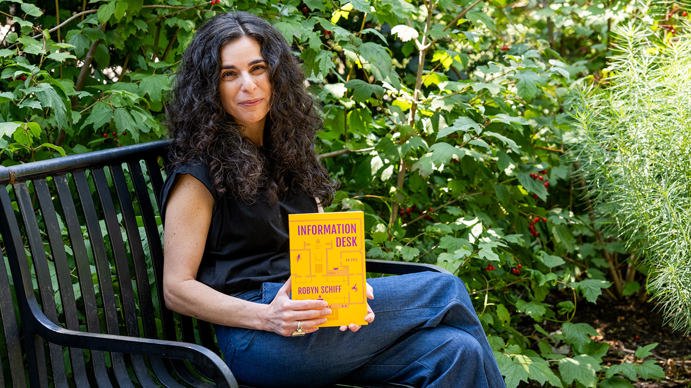 Robyn Schiff’s epic poem “Information Desk” receives praise from critics