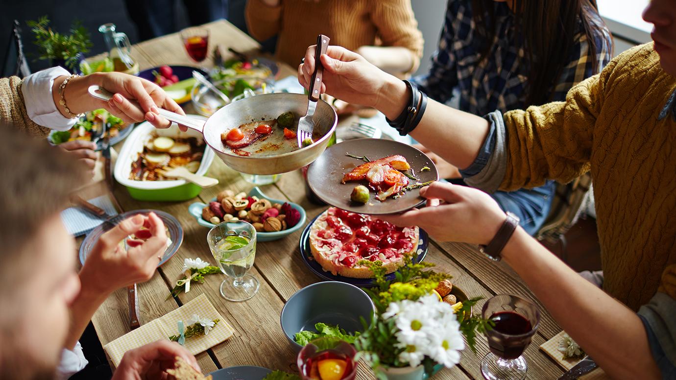 Why sharing a plate leads to better negotiation outcomes | University of  Chicago News