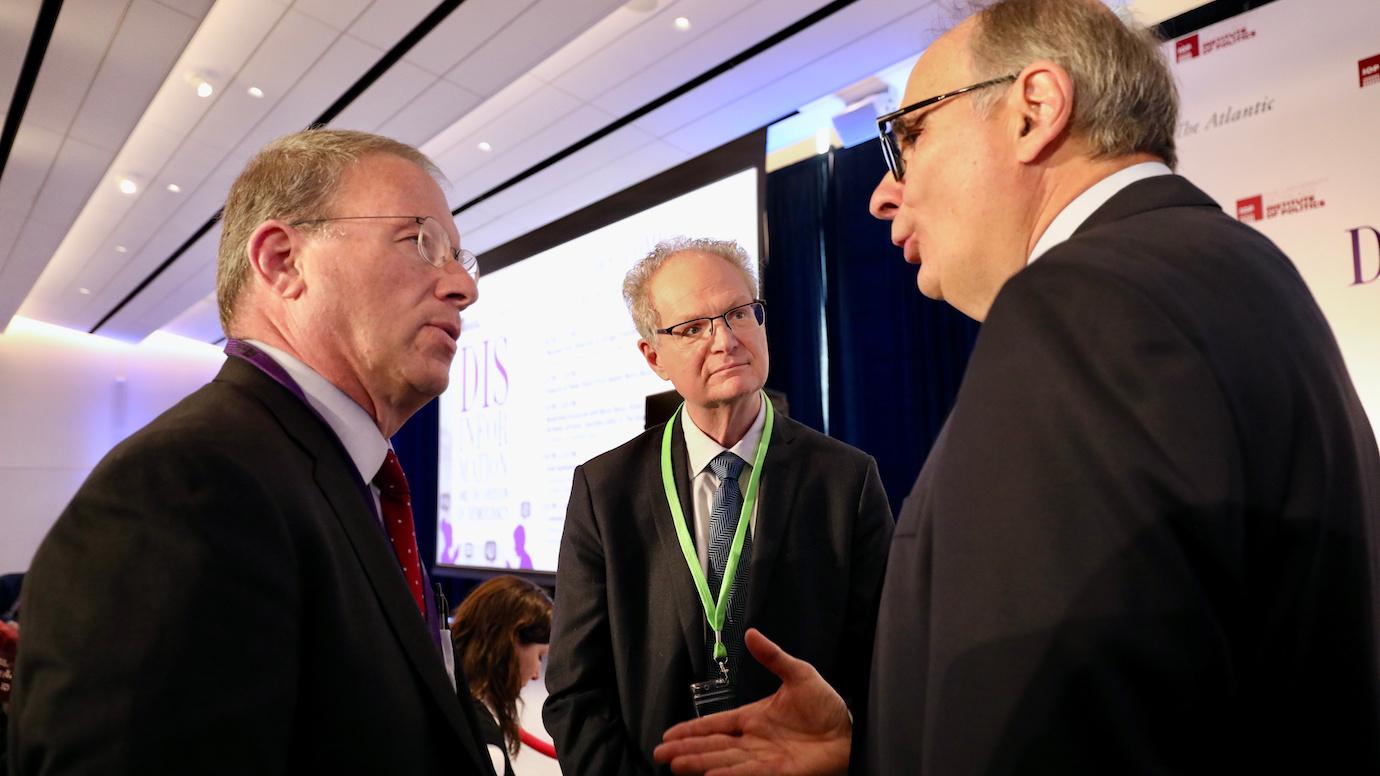 IOP director David Axelrod (right) speaks with UChicago President Paul Alivisatos (center) and The Atlantic editor Jeffrey Goldberg