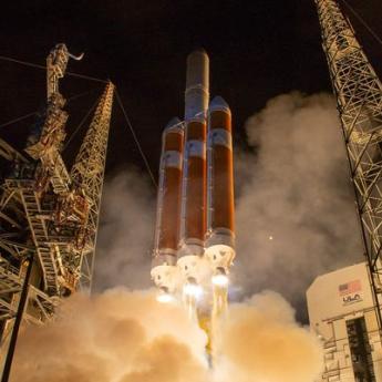 Delta IV Heavy rocket launches NASA's Parker Solar Probe to study the sun