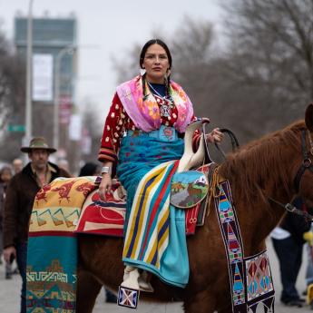 Nina Sanders on horseback in an Apsáalooke parade on the UChicago campus