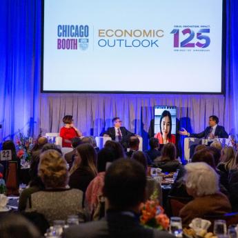 Experts speak at the Chicago Booth Economic Outlook event. 