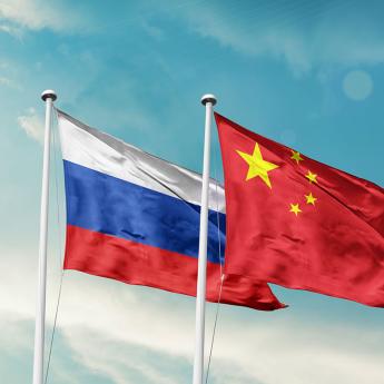 A Russian flag and Chinese flag next to each other