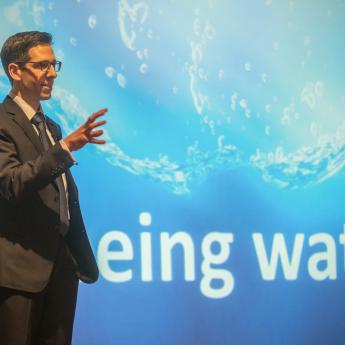 Seth Darling giving presentation on water