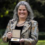 Andrea Ghez receives Nobel medal